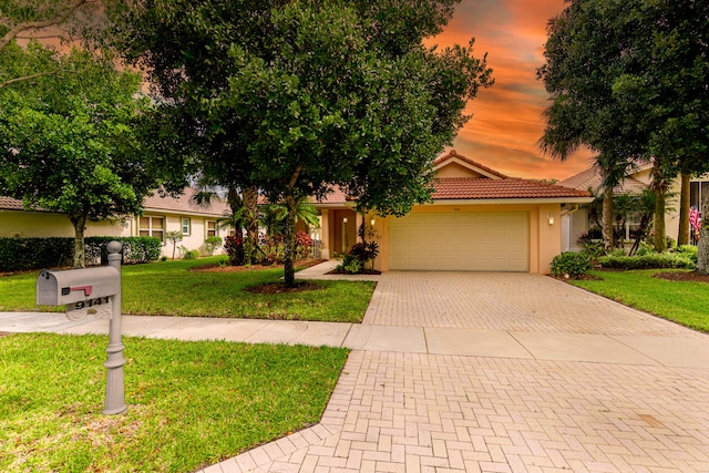 view of front of home featuring a yard and a garage