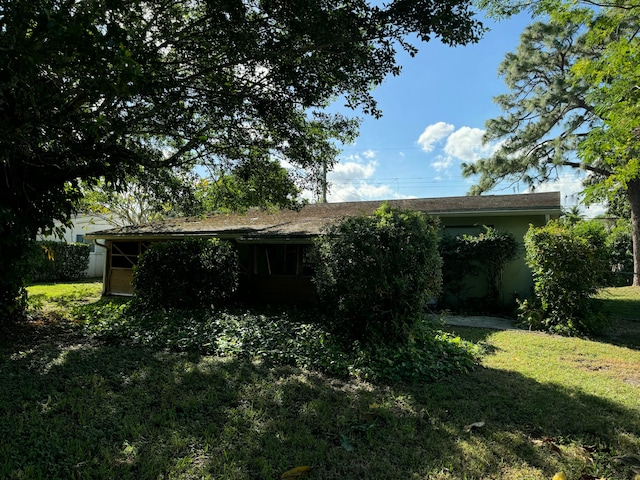 back of house featuring a yard