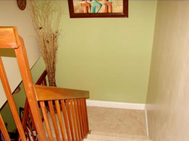 staircase with carpet floors and baseboards