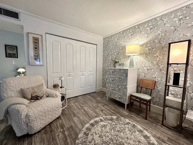 living area with hardwood / wood-style floors and ornamental molding