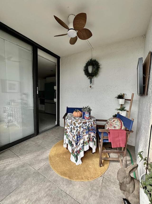 sunroom / solarium with ceiling fan