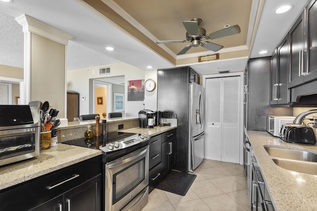 899 Jeffery St Unit 604, Boca Raton, FL 33487 - kitchen featuring stainless steel appliances, a sink, a ceiling fan, dark cabinetry, and crown molding