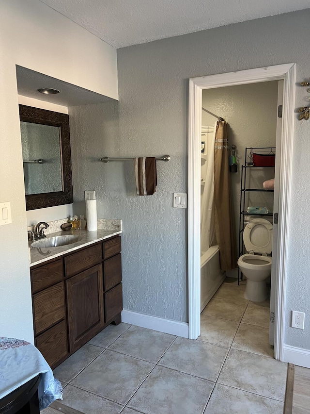 20 Laredo Pl Unit 2-1, Davie, FL 33324 - full bath featuring vanity, toilet, tile patterned floors, shower / bath combo, and a textured wall