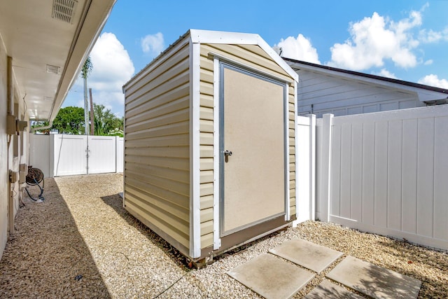 view of outbuilding