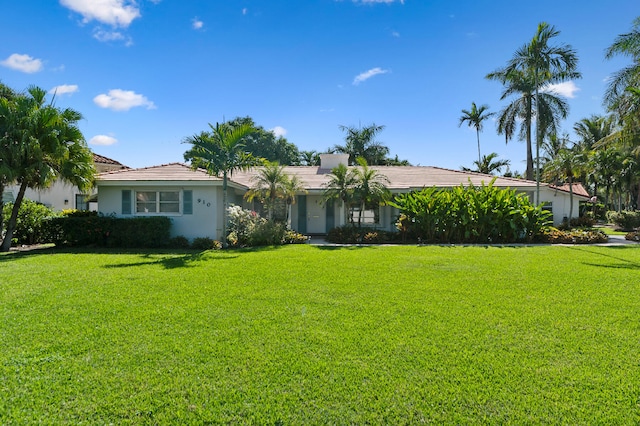 view of front facade with a front lawn