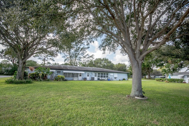 view of front of property with a front yard