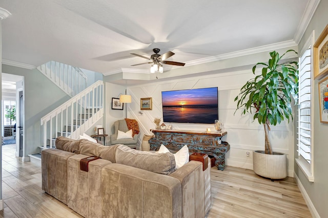 living room featuring light hardwood / wood-style flooring, ceiling fan, and ornamental molding