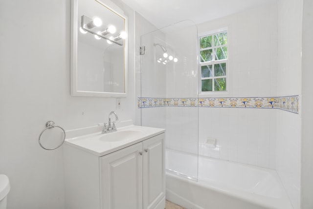 full bathroom with vanity, toilet, and tiled shower / bath