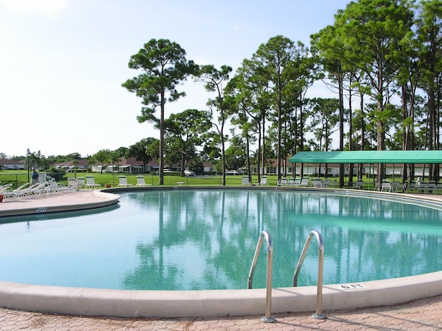 view of swimming pool