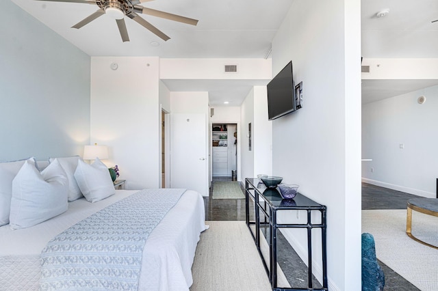 bedroom with ceiling fan