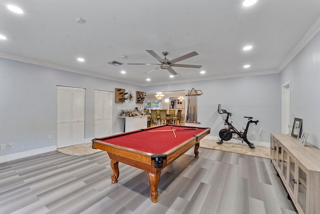 rec room featuring crown molding, ceiling fan, light hardwood / wood-style floors, and pool table