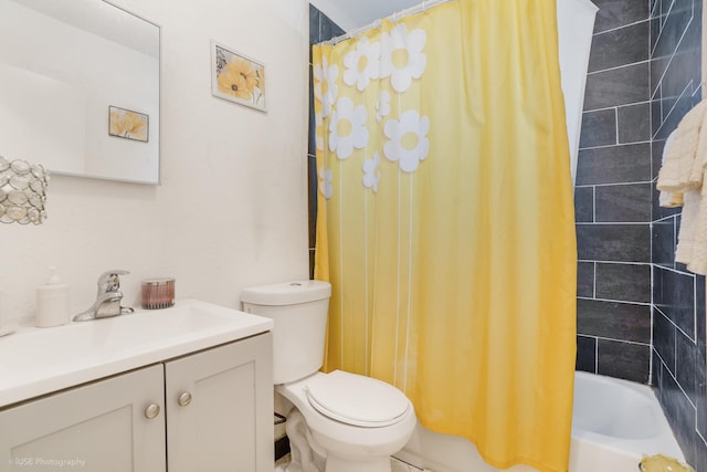 full bathroom with shower / bath combo with shower curtain, vanity, and toilet