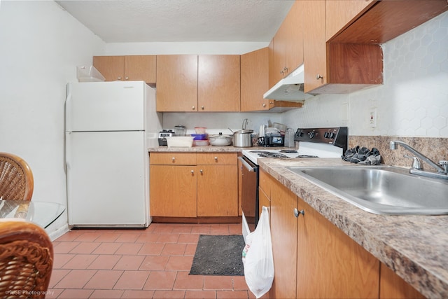 kitchen featuring backsplash, white appliances, sink, and a textured ceiling