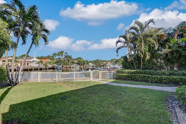 view of yard featuring a water view