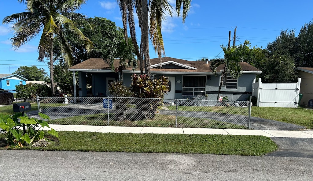 view of front of house featuring a front yard