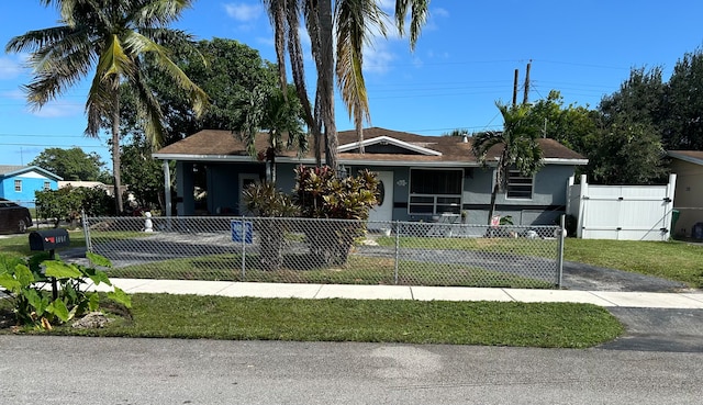 view of front of house featuring a front yard