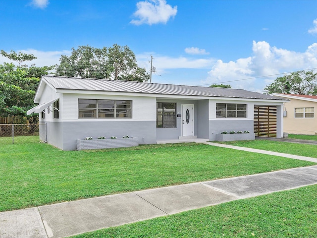 ranch-style house featuring a front yard