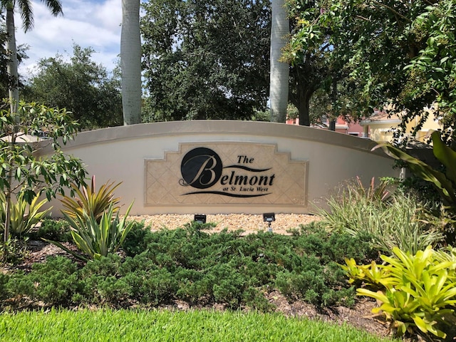 view of community / neighborhood sign