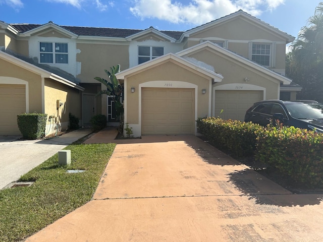 view of front of property with stucco siding and driveway