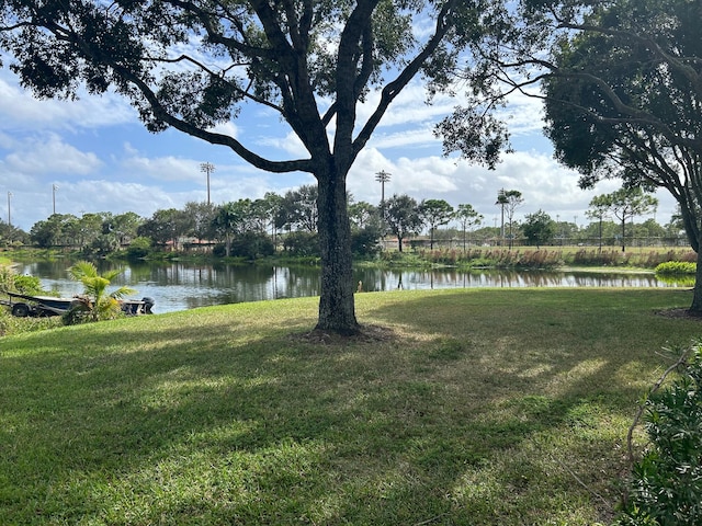 view of yard featuring a water view