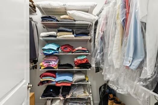 view of spacious closet