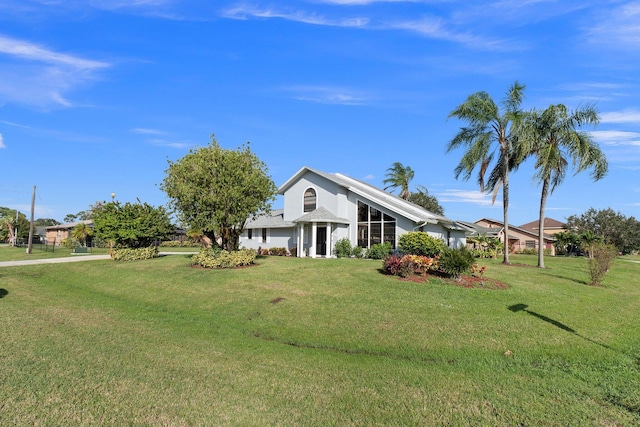 view of front facade with a front yard