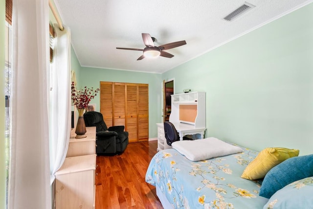 5405 Duckweed Rd, Wellington, FL 33449 - bedroom with hardwood / wood-style floors, a closet, ornamental molding, and ceiling fan