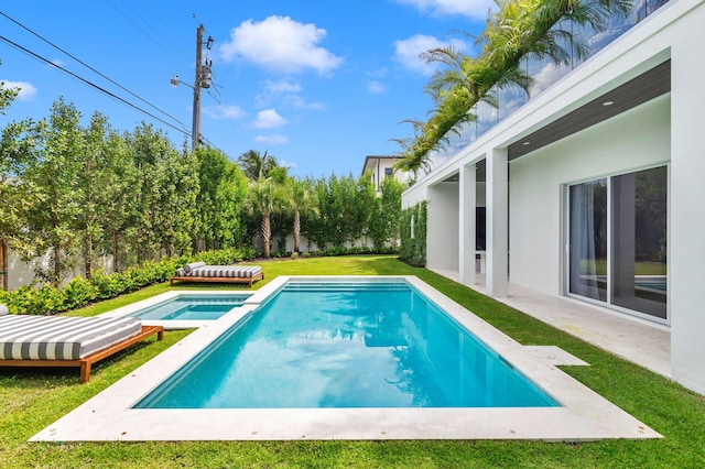 view of swimming pool with an in ground hot tub and a yard