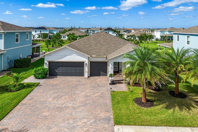 view of front facade featuring a garage and a front yard