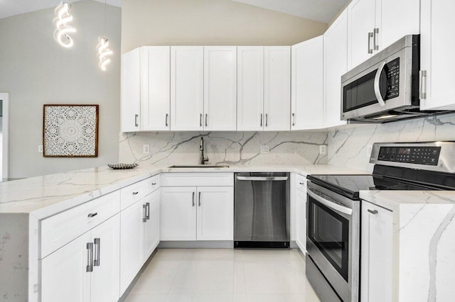 kitchen with sink, stainless steel appliances, kitchen peninsula, lofted ceiling, and white cabinets