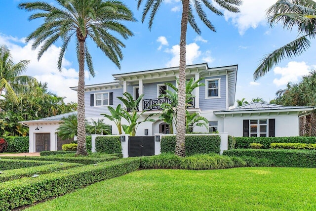 view of front facade with a front lawn