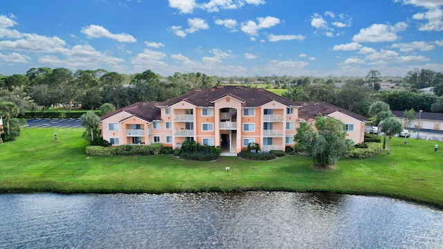 bird's eye view with a water view