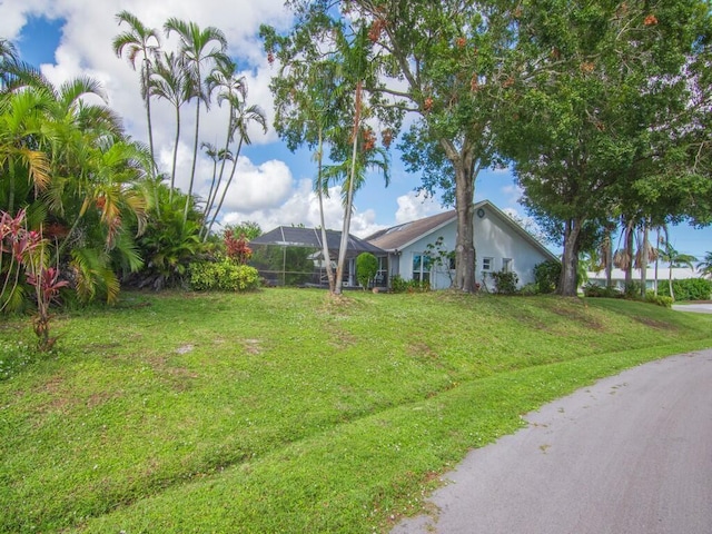 view of yard with a lanai