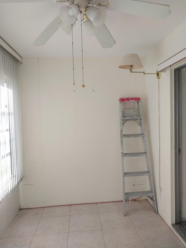 unfurnished room featuring ceiling fan and light tile patterned floors