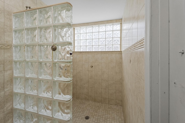 bathroom featuring tiled shower