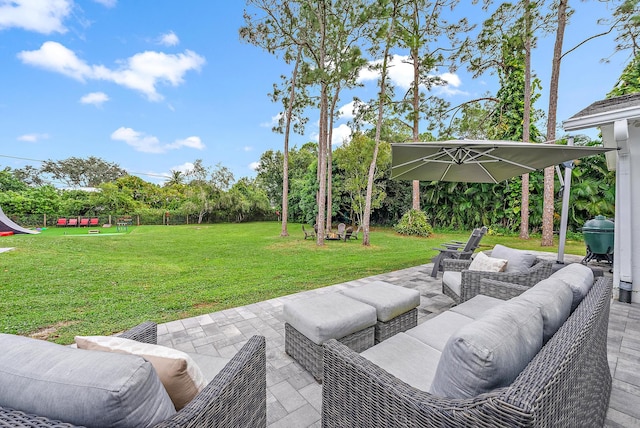 view of patio featuring an outdoor hangout area