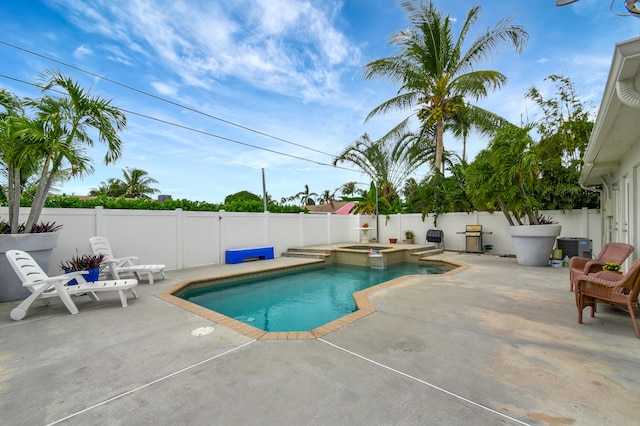 view of pool with an in ground hot tub and a patio area