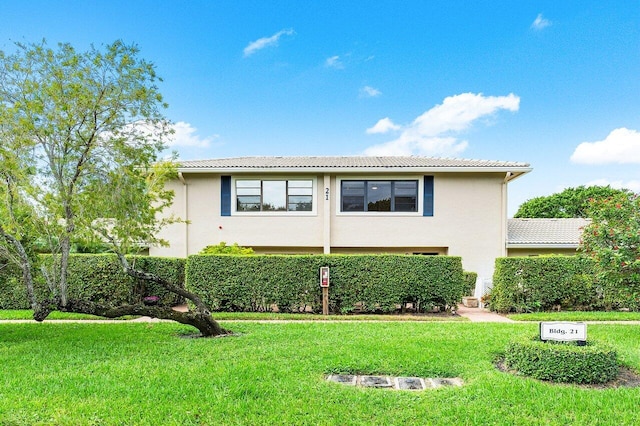 view of front of home with a front lawn