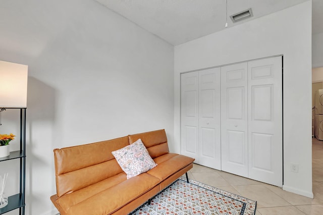 sitting room featuring light tile patterned flooring