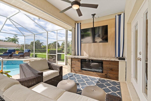 sunroom featuring ceiling fan