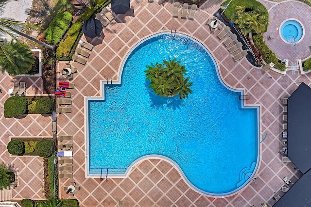 view of swimming pool