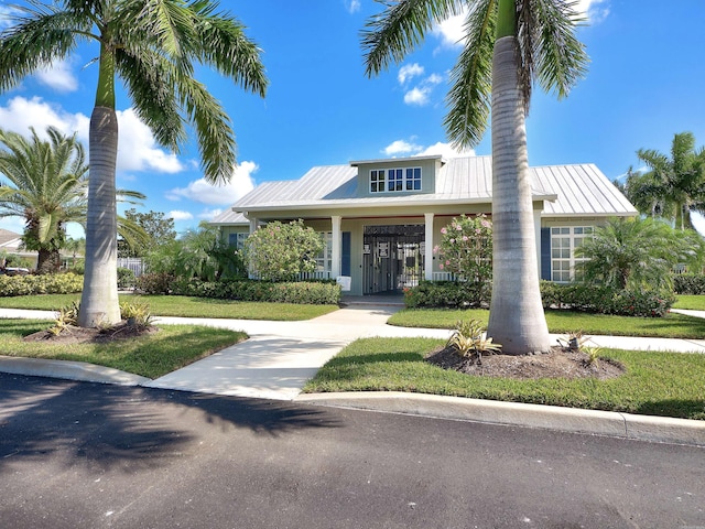 view of front of house featuring covered porch and a front yard