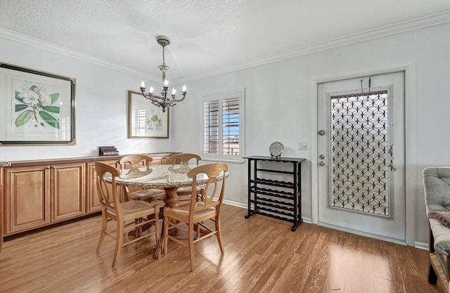 dining space featuring a chandelier, crown molding, light hardwood / wood-style floors, and a textured ceiling