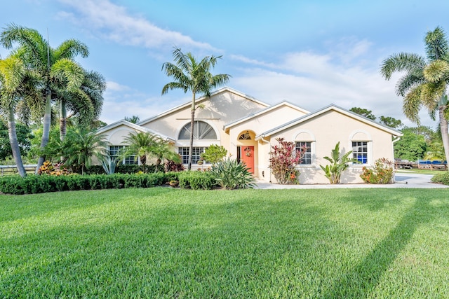 view of front of house featuring a front yard