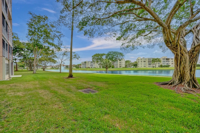 view of yard featuring a water view