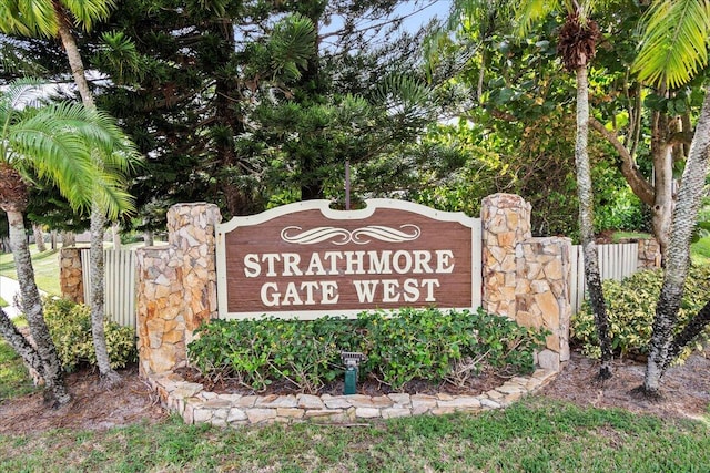 view of community / neighborhood sign