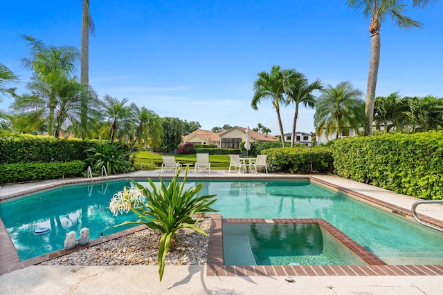 view of pool featuring an in ground hot tub