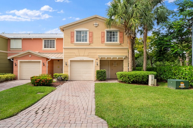 view of front of property featuring a front yard and a garage