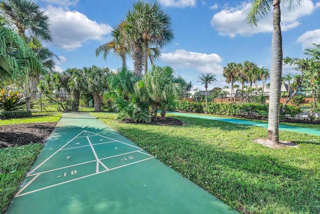 view of property's community featuring a yard