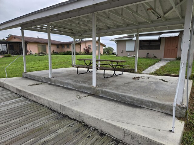 view of front of home with a front lawn